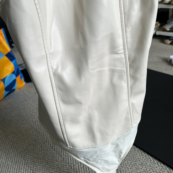 NWT Gap leather bodysuit cream color XS - Picture 4 of 4